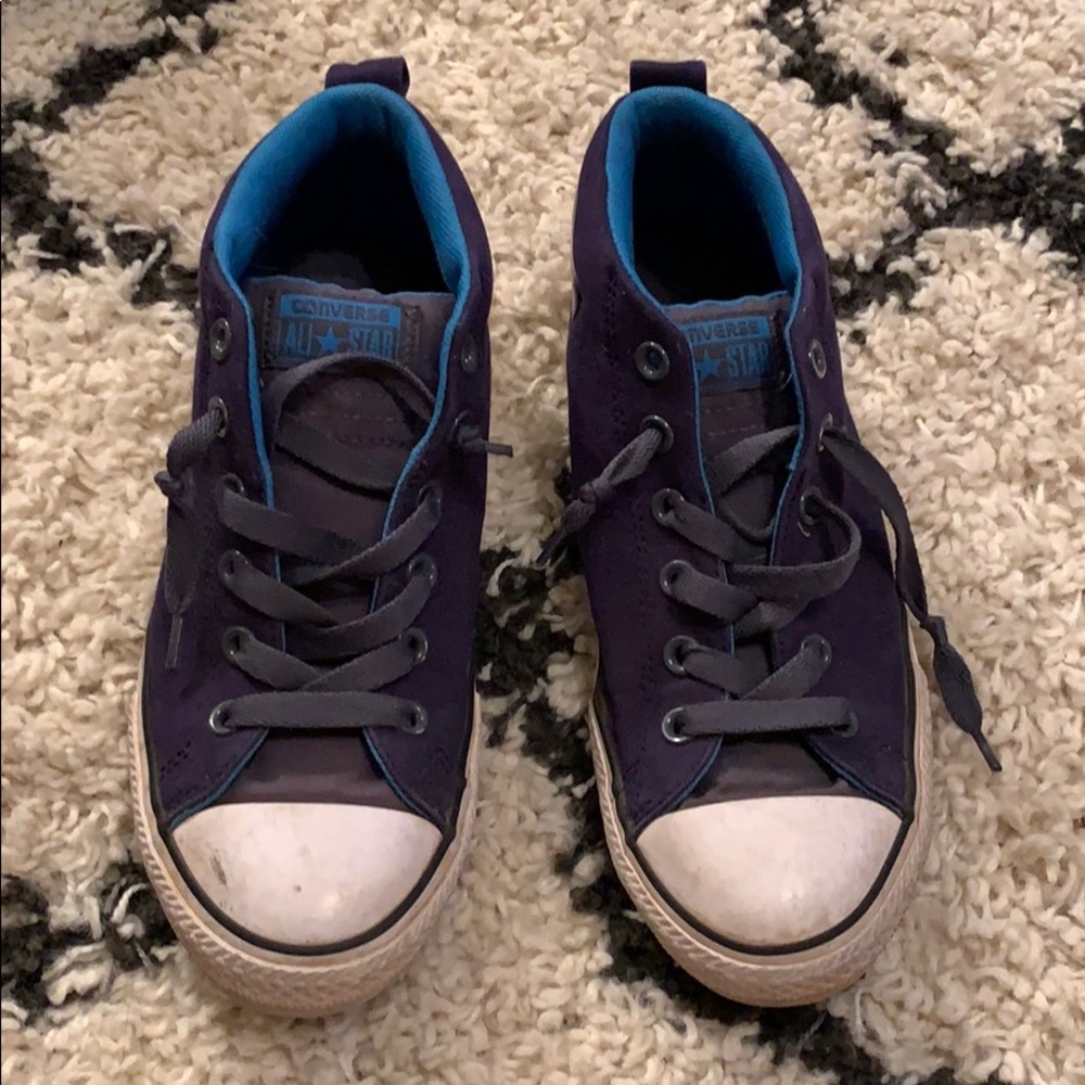 Boys converse